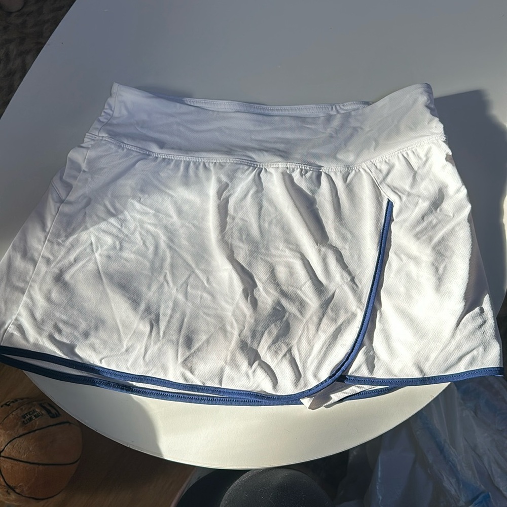 Lija skort size M white with blue